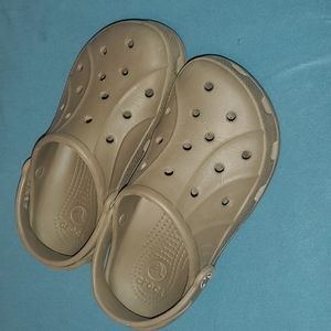 Crocs size 5 men 7 woman